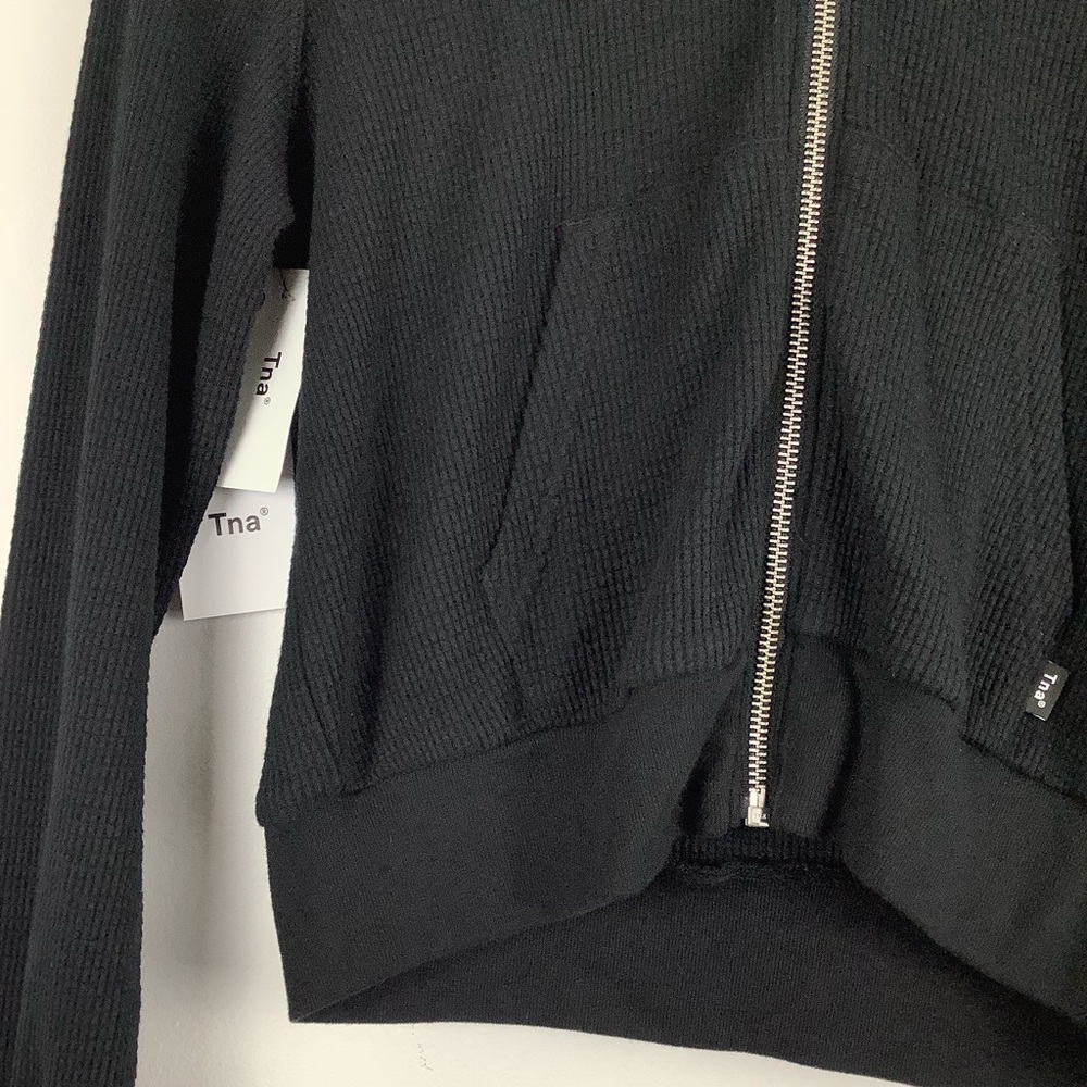 NWT Aritzia TNA Cropped Thermal Zip Hoodie Black - Picture 5 of 7